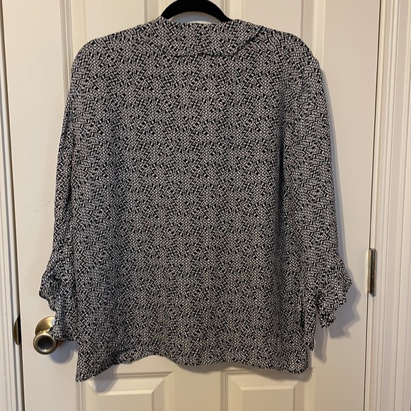 Chicos design, size 2, 100% silk blouse - Picture 8 of 9